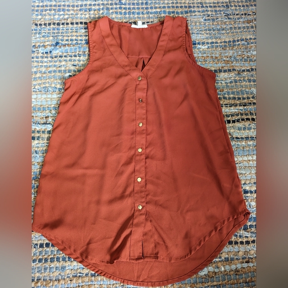 Rust Sleeveless Button Front Blouse Cami Top XS Lightweight Flowy Office Siren E - Picture 2 of 6